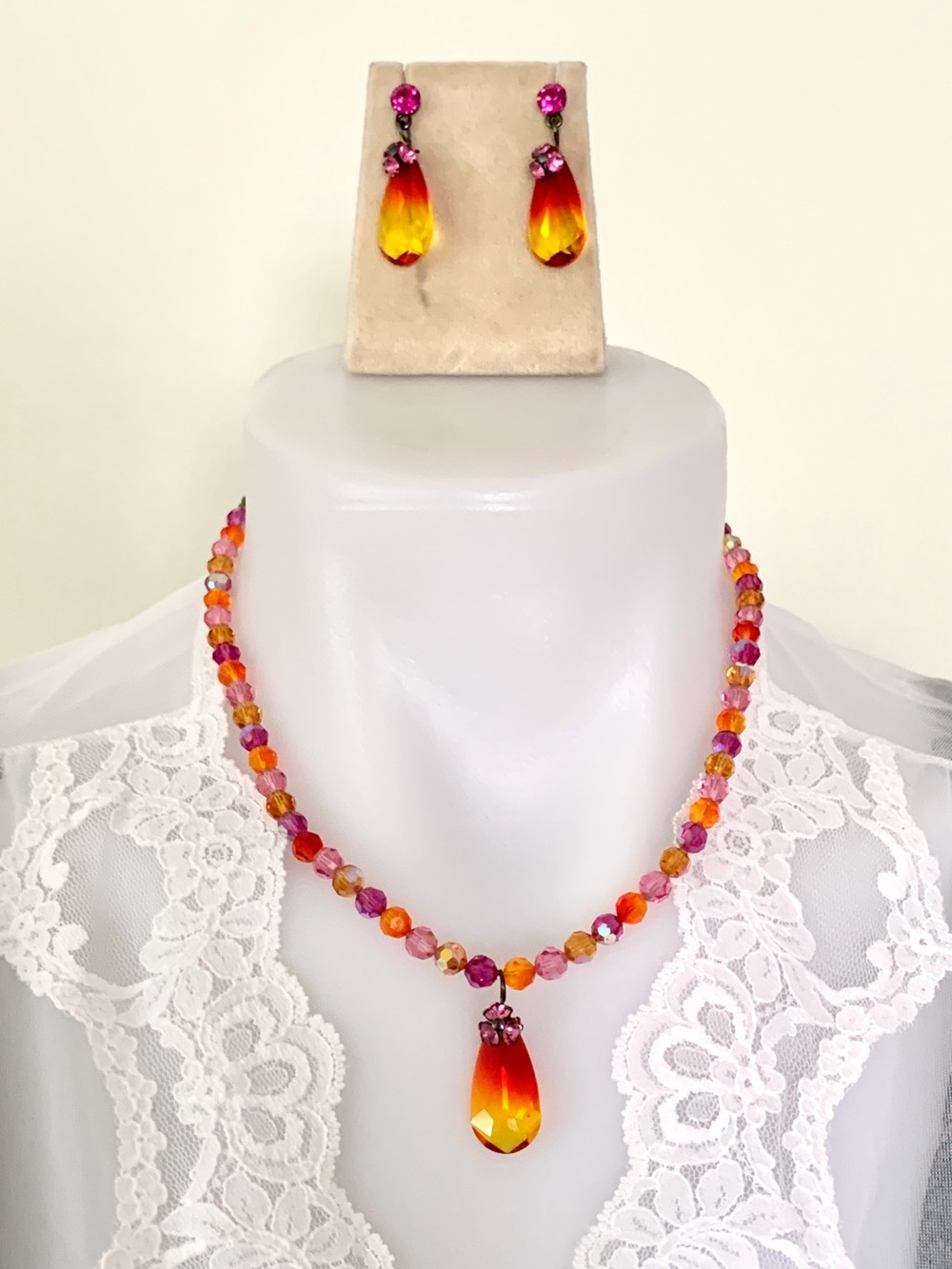 sunrise sunset pink orange yellow hues crystal beads earrings and necklace set